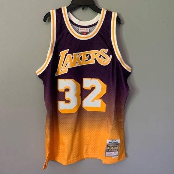 NWT. MITCHELL & NESS Fadeaway Swingman Crew Neck Jersey - Picture 3 of 6